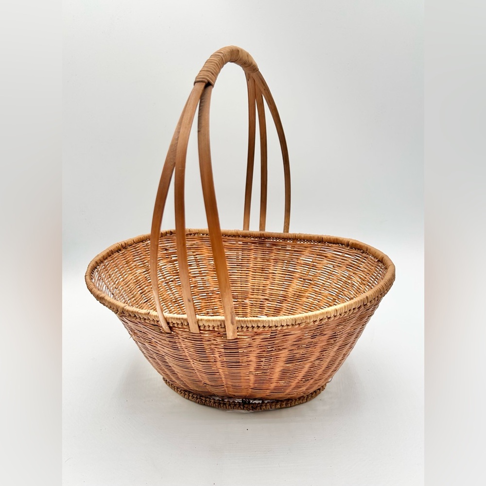 Vintage Brown Wicker Woven Ratan Basket Oval Light Weight 12" x 10.5"